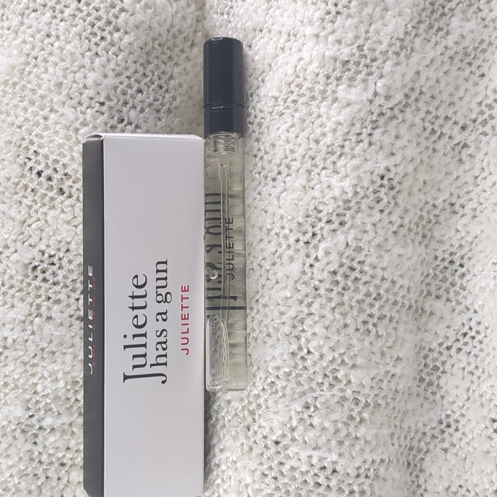 Juliette has a gun Parfums in JULIETTE, 5ml/0.17fl oz - Picture 2 of 10